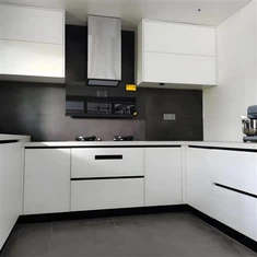 Białe szafki melaminy